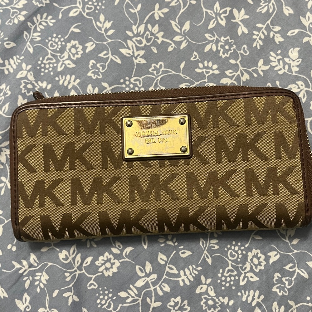 Michael Kors continental signature wallet, excellent condition, brown